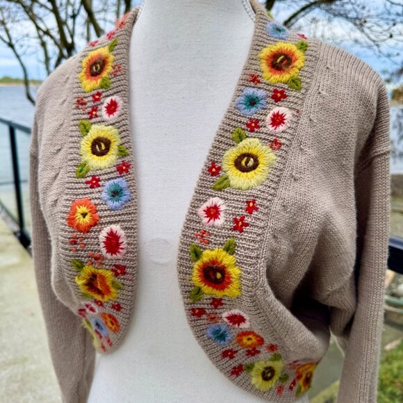 90s Vintage 100% Wool Tan Light Brown Floral Embroidered Shrug Sweater - Picture 2 of 8